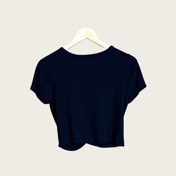 𝅺gaze, Juniors Black knot front crop top. Size Medium - Picture 3 of 3
